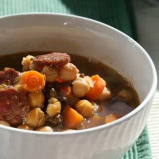 Chorizo, lęšių ir avinžirnių sriuba