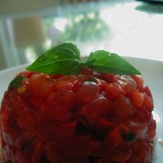 Lengvos pomidorų salotos