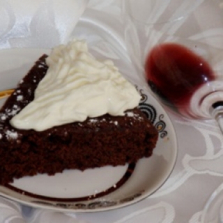 Raudono vyno šokoladinis tortas