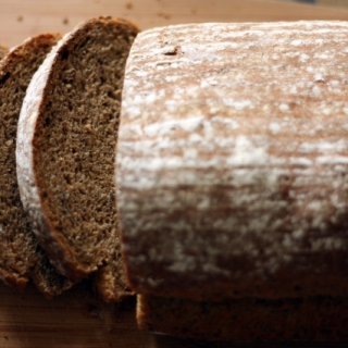 Tamsi naminė duona
