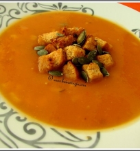 Moliūgų-pomidorų sriuba su kukurūzais