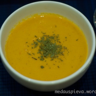 Kreminė kokosinė morkų sriuba