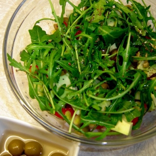 Žaliosios salotos su alyvuogėmis