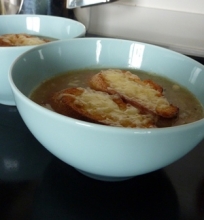 Prancūziška svogūnų sriuba