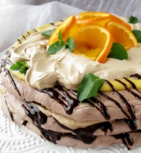 Morenginis tortas su šokoladu ir apelsinų kremu
