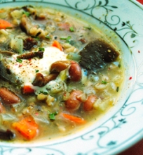 Perlinių kruopų sriuba su grybais ir pupelėmis