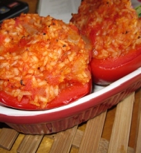 Ryžiais ir pomidorais įdarytos paprikos