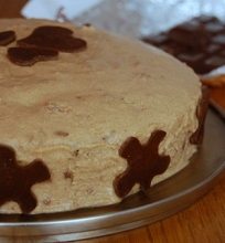 Kavos tortas su karameliniu kremu.
