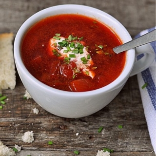 Burokėlių ir pomidorų sriuba