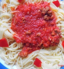 Spaghetti su naminiu padažu