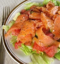 Lašišos ir greipfrutų salotos su aguonomis