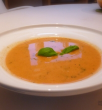 Pomidorų sriuba su pipirine degtine