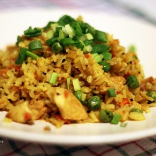 Basmati ryžiai su vištiena ir daržovėmis ir kiaušiniu