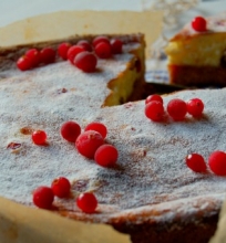 Kardamoninis sūrio pyragas su spanguolėmis
