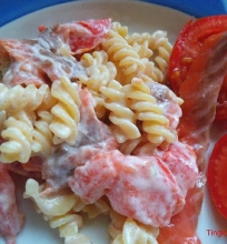 Makaronai su lašiša ir pomidorais