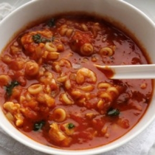 Pomidorų sriuba su krevetėmis ir menke