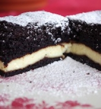 Šokoladinis pyragas su vaniline varške