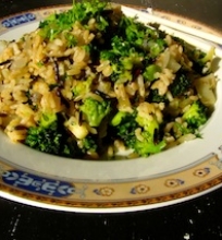 Kepti rudieji ryžiai su brokoliais