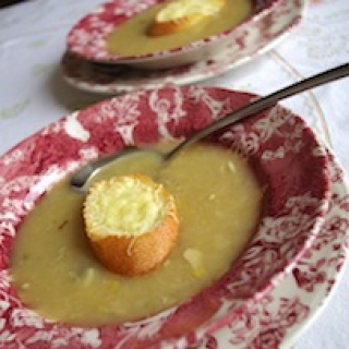Svogūnų sriuba prancūziškai