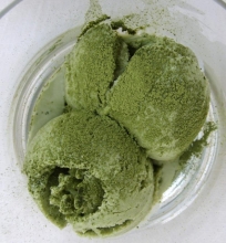 Jogurtiniai žaliosios arbatos ledai
