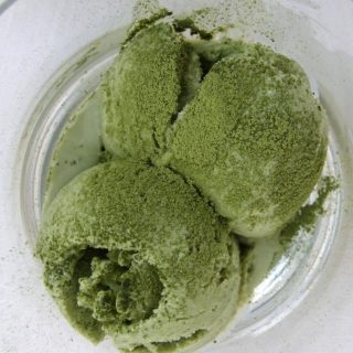 Jogurtiniai žaliosios arbatos ledai